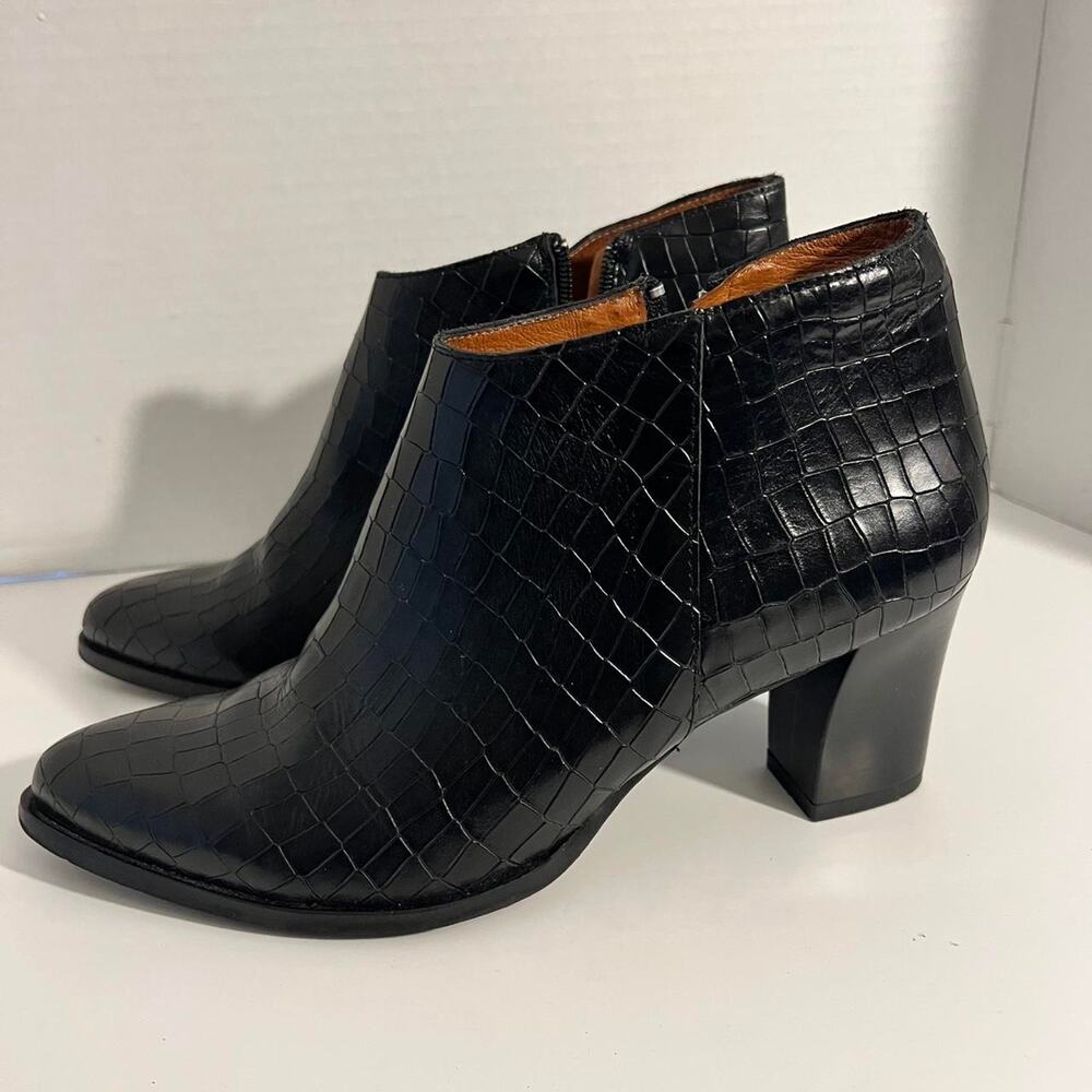 Eric michael black croc print